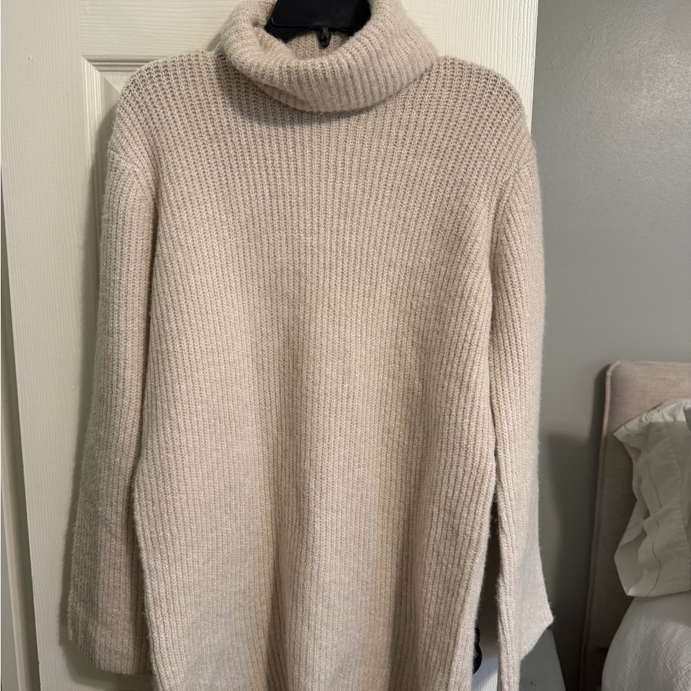 Steve Madden Cream Ribbed Turtleneck Sweater